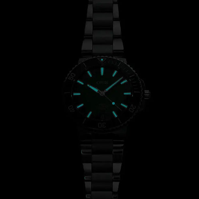 Orologio ORIS Aquis Date quadrante verde bracciale in acciaio 01 400 7790 4157-07 8 23 02PEB dettaglio 2