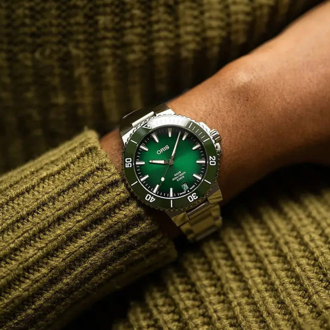 Orologio ORIS Aquis Date quadrante verde bracciale in acciaio 01 400 7790 4157-07 8 23 02PEB dettaglio 3