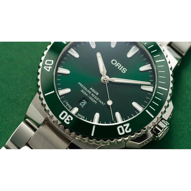 Orologio ORIS Aquis Date quadrante verde bracciale in acciaio 01 733 7789 4157-07 8 23 04PEB dettaglio 2