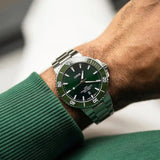 Orologio ORIS Aquis Date quadrante verde bracciale in acciaio 01 733 7789 4157-07 8 23 04PEB dettaglio