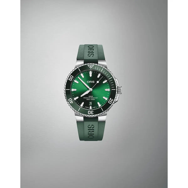 Orologio ORIS Aquis Date quadrante verde cinturino in gomma 01 733 7787 4157-07 4 22 37FC dettaglio