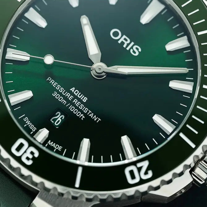 Orologio ORIS Aquis Date quadrante verde cinturino in gomma 01 733 7789 4157-07 4 23 37FC dettaglio 2