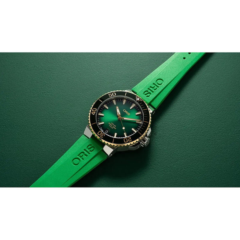 Orologio ORIS Aquis Date quadrante verde cinturino in gomma verde 01 400 7769 6357-07 4 22 77FC dettaglio 3