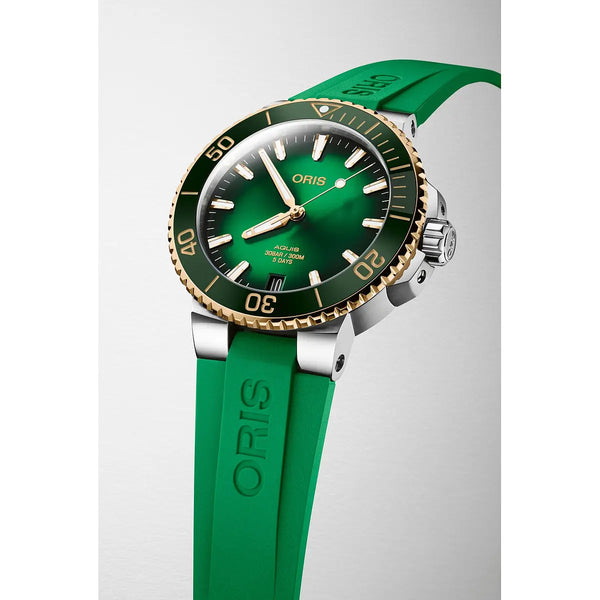 Orologio ORIS Aquis Date quadrante verde cinturino in gomma verde 01 400 7769 6357-07 4 22 77FC dettaglio