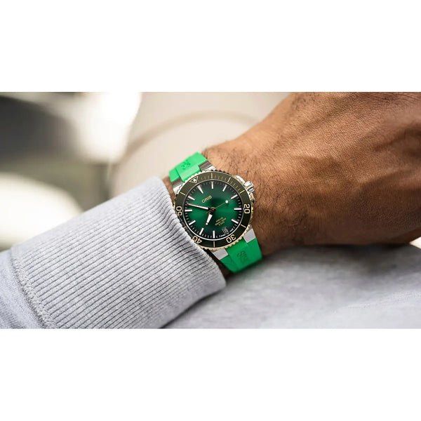 Orologio ORIS Aquis Date quadrante verde cinturino in gomma verde 01 400 7769 6357-07 4 22 77FC