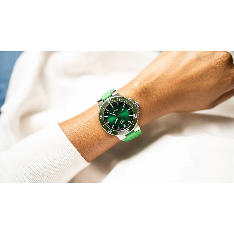 Orologio ORIS Aquis Date quadrante verde cinturino in gomma verde 01 400 7790 4157-07 4 23 47EB dettaglio 5