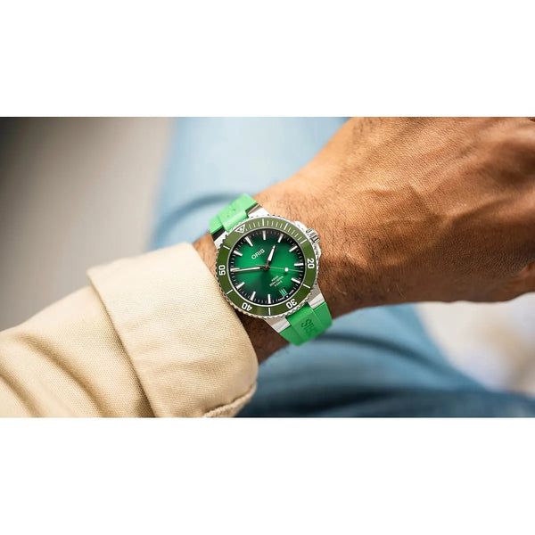 Orologio ORIS Aquis Date quadrante verde cinturino in gomma verde 01 400 7790 4157-07 4 23 47EB dettaglio