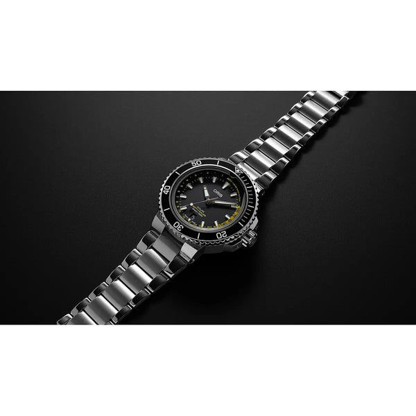 Orologio ORIS Aquis Depth Gauge quadrante nero bracciale in acciaio 01 733 7755 4154-Set MB dettaglio