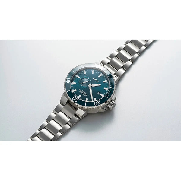 Orologio ORIS Aquis Small Second Date quadrante blu bracciale in acciaio 01 743 7733 4155-07 8 24 05PEB dettaglio 5