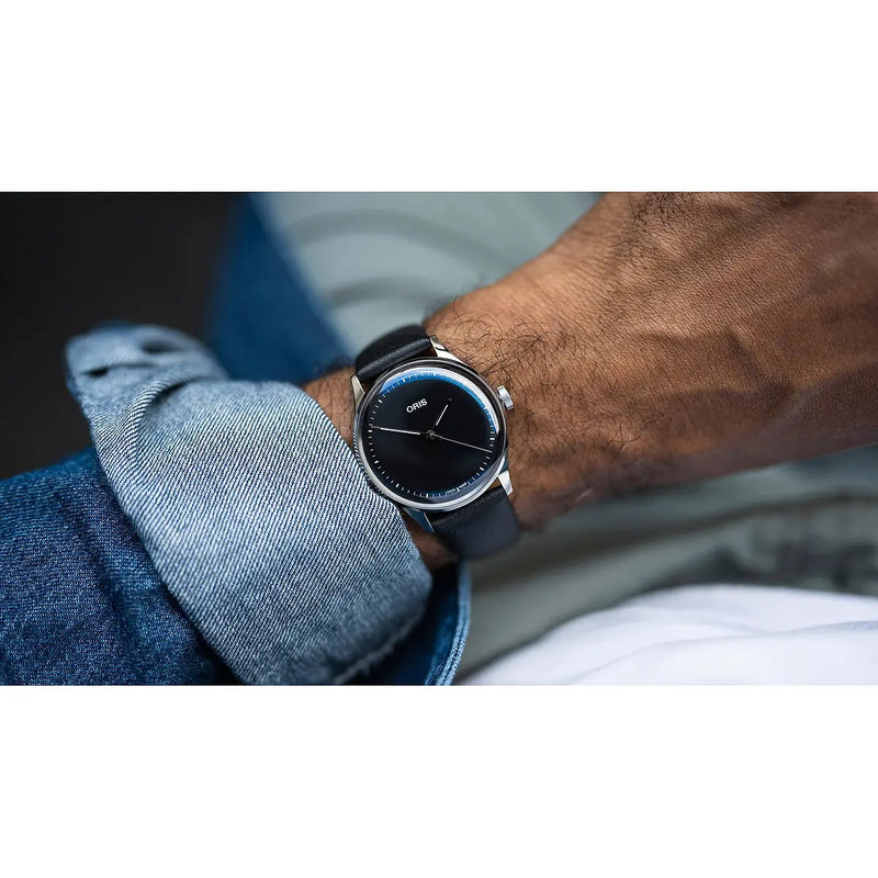 Orologio ORIS Artelier S quadrante nero cinturino in pelle nero 01 733 7762 4054-07 5 20 69FC dettaglio 2