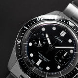 Orologio ORIS Divers Sixty-Five Chronograph quadrante nero bracciale in acciaio 01 771 7791 4054-07 8 20 18 dettaglio 2