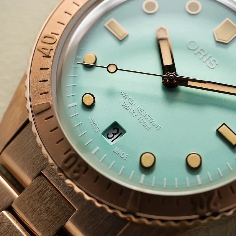 Orologio ORIS Divers Sixty-Five Cotton Candy quadrante azzurro bracciale in bronzomarrone 01 733 7771 3157-07 8 19 15 dettaglio