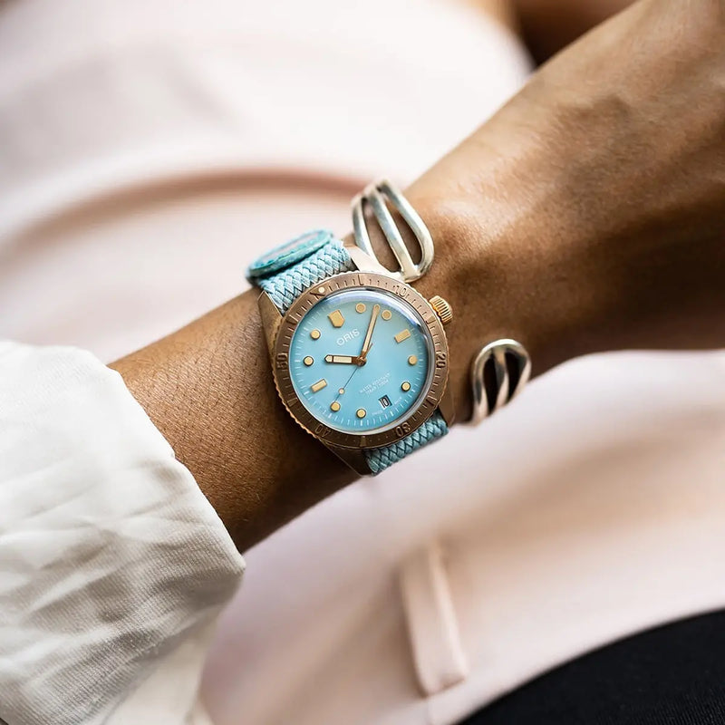 Orologio ORIS Divers Sixty-Five Cotton Candy quadrante azzurro cinturino in tessuto azzurro 01 733 7771 3155-07 3 19 02BRS dettaglio 2