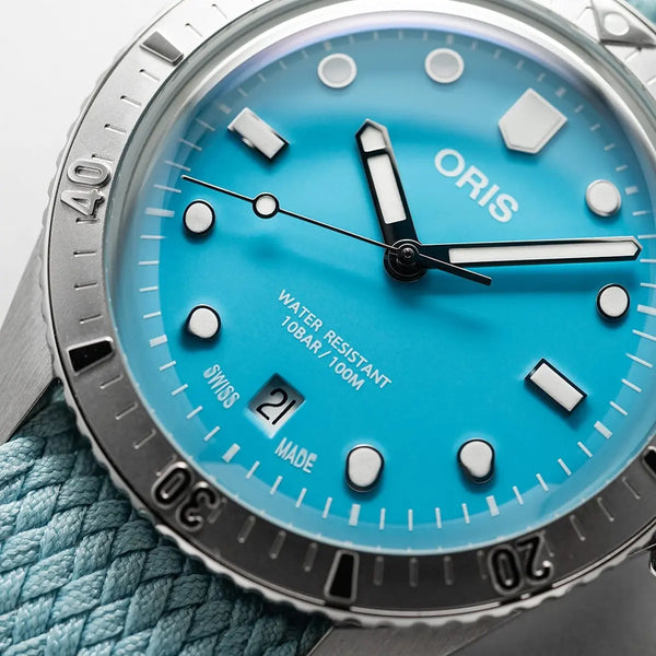 Orologio ORIS Divers Sixty-Five Cotton Candy quadrante azzurro cinturino in tessuto azzurro 01 733 7771 4055-07 3 19 02S dettaglio