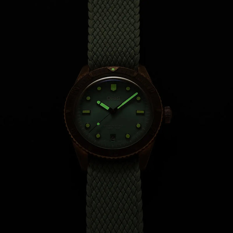 Orologio ORIS Divers Sixty-Five Cotton Candy quadrante azzurro cinturino in tessuto verde 01 733 7771 3157-07 3 19 03BRS dettaglio 3