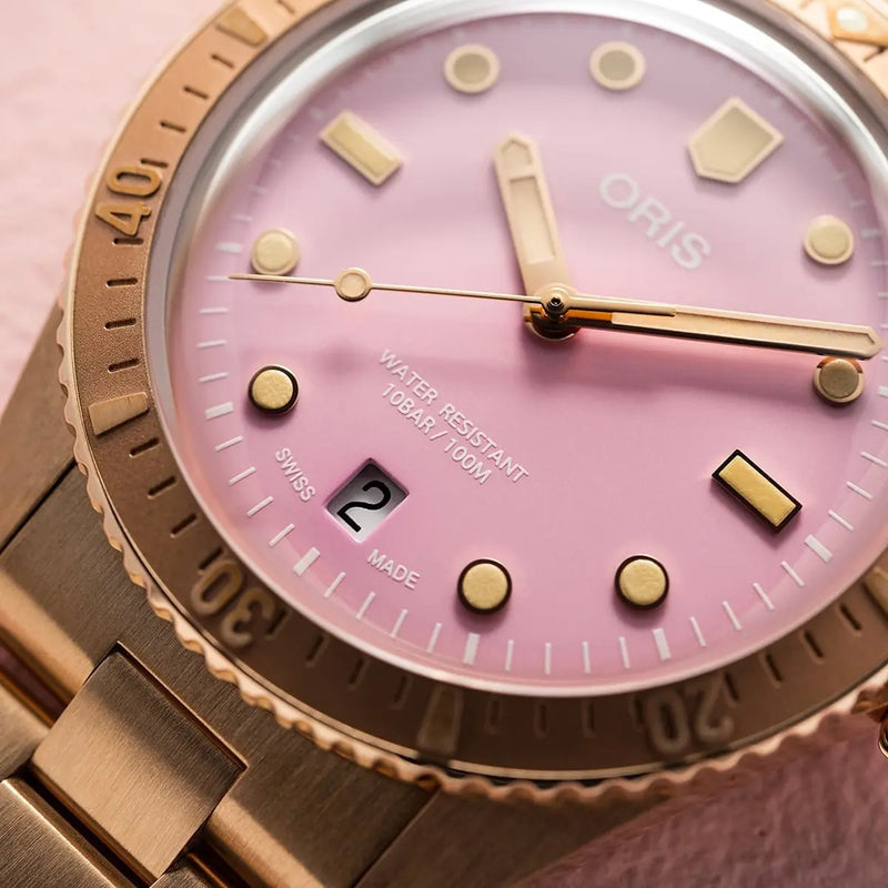 Orologio ORIS Divers Sixty-Five Cotton Candy quadrante rosa bracciale in bronzomarrone 01 733 7771 3158-07 8 19 15 dettaglio 4