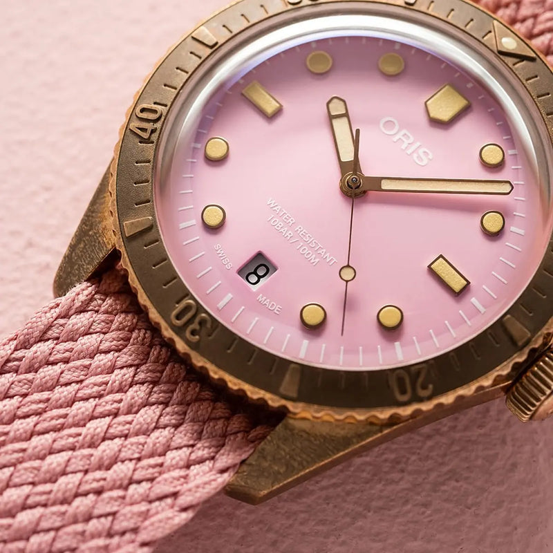 Orologio ORIS Divers Sixty-Five Cotton Candy quadrante rosa cinturino in tessuto rosa 01 733 7771 3158-07 3 19 04BRS dettaglio