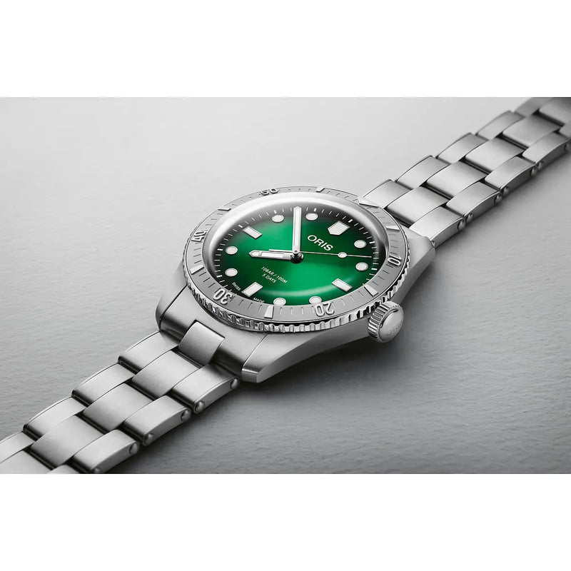 Orologio ORIS Divers Sixty-Five quadrante verde bracciale in acciaio 01 400 7774 4057-07 8 19 18 dettaglio 2