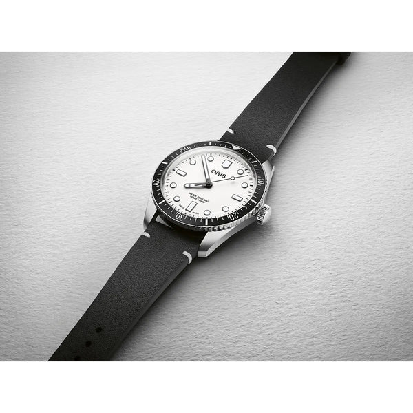 Orologio ORIS Divers Social Club Nürnberg quadrante bianco cinturino in pelle nero 01 733 7707 4051 OSC-NBG-Set