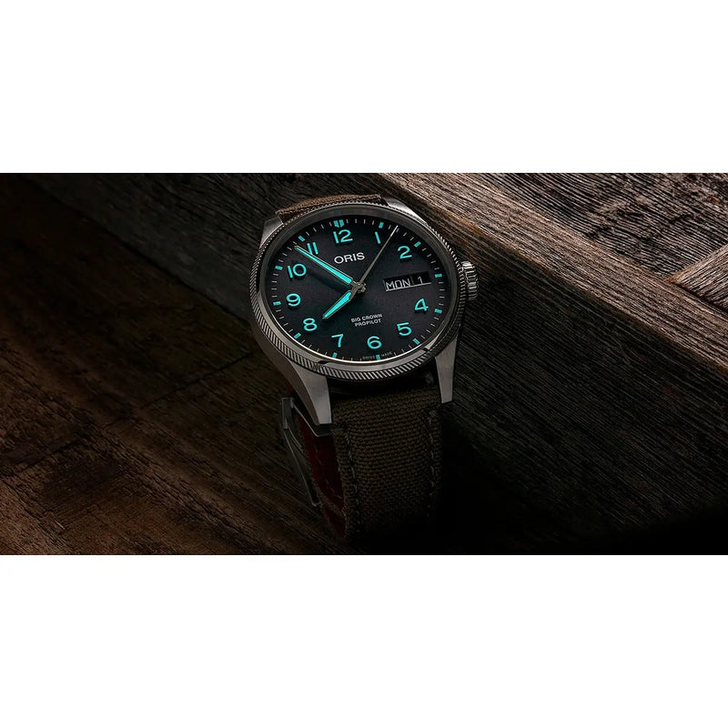 Orologio ORIS ProPilot Big Crown Big Day Date quadrante nero cinturino in tessuto verde 01 752 7760 4063-07 3 22 02LC dettaglio 2