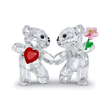 Statuetta in cristallo SWAROVSKI con due orsetti uno con cuore rosso, l’altro con fiore rosa 5558892