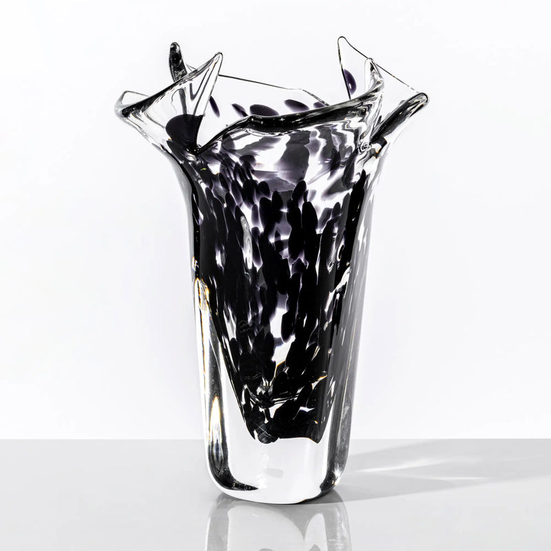 VENINI Vaso Bloom Nero/Cristallo in Vetro Soffiato di Murano 696.02 Ambientato