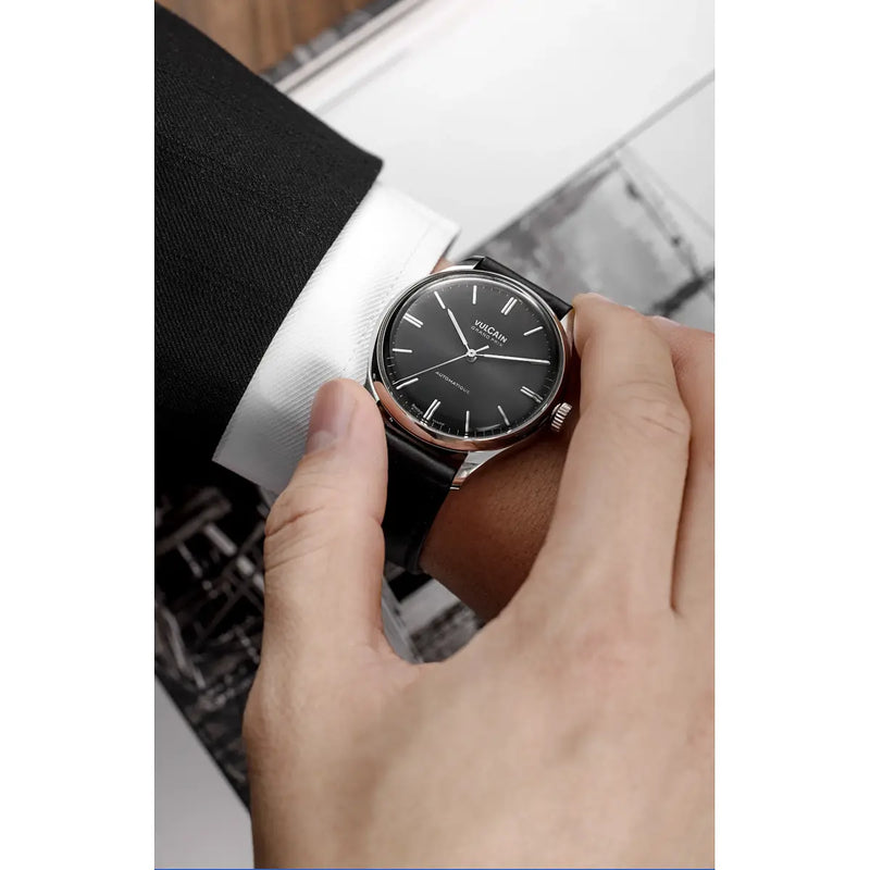 Vulcain Grand Prix 39mm Nero 670171A00.BAC201 dettaglio indossato