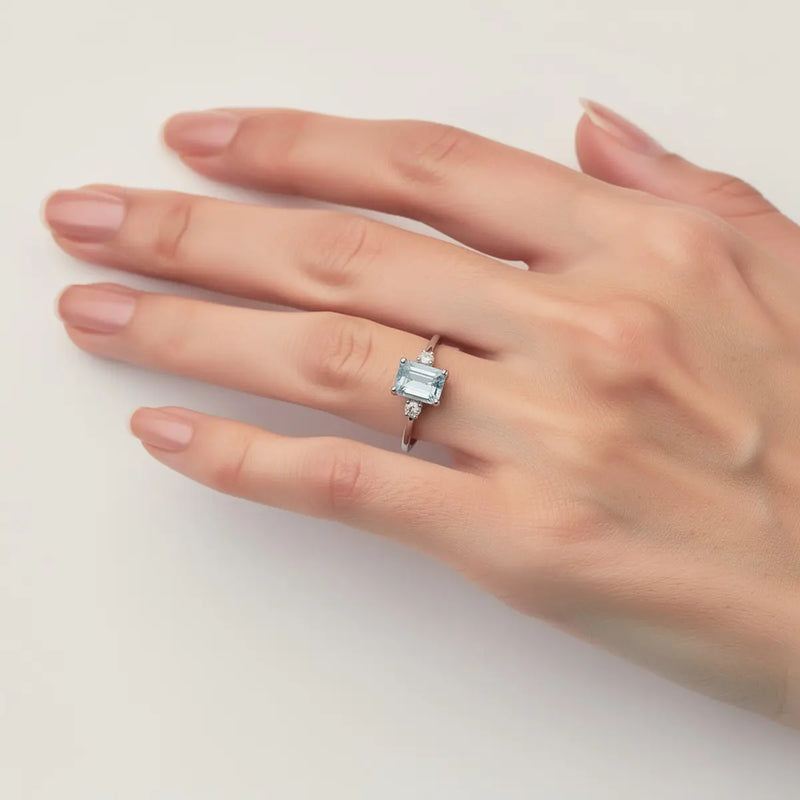 ALFYO Anello Acquamarina Taglio Smeraldo e Diamanti in Oro Bianco
