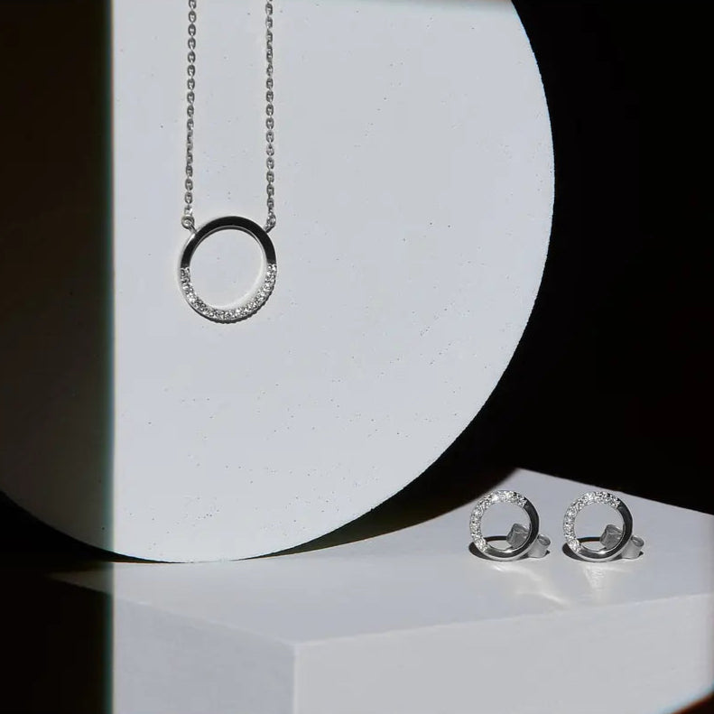 NTRUXZP Collana Cerchio Placcata Oro, Collana Minimal con Pendente Disco Tondo Design Geometrico Minimal,Regalo Romantico per Coppia Lui Lei Fidanzato NTRUXZP Collana Cerchio Placcata Oro, Collana Minimal con Pendente Disco Tondo Design Geometrico Minimal,Regalo Romantico per Coppia Lui Lei Fidanzato