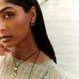 Alfyo Sasso Orecchini Argento Placcato Oro e Tormalina Verde indossati