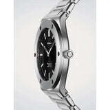 D1 Milano Ultra Thin Obsidian Sealed dettaglio laterale corona e cassa sottile in acciaio spazzolato quadrante nero UCBU01