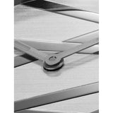D1 Milano Ultra Thin Silver Inlay macro dettaglio lancette in ottone e quadrante con motivo geometrico a linee UCBL04