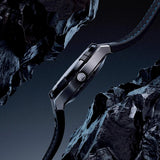 Maurice Lacroix AIKON-IC Frozen Carbon vista laterale cassa acciaio satinato con corona e cinturino nero caucciù AC6008-SSL20-430-2