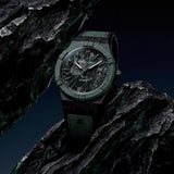 Maurice Lacroix AIKON-IC Frozen Carbon edizione limitata verde nero ambientazione roccia dettaglio quadrante e cinturino AC6008-TTL50-630-2