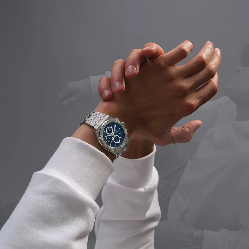 Maurice Lacroix Aikon Quartz Chronograph AI1118-SS002-430-1 indossato