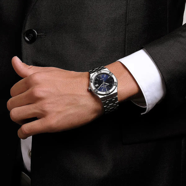 Orologio Maurice Lacroix Aikon Quartz Date 40mm Blu indossato