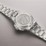 Oris Aquis Kelp Forest Limited Edition fondello a vite con incisione