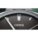 Oris Artelier Date dettaglio quadrante nero con lavorazione guilloché raggiata e logo Oris applicato 01 733 7810 4054-07 8 20 20