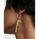 Pd Paola ciondolo Drop indossato su orecchino a cerchio dorato, vista laterale con pendenti multipli CO01-789-U