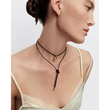 Pd Paola Ciondolo Drop cristallo indossato su cordino nero stile choker, vista su modella PE01-081-U