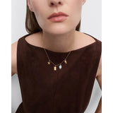 Pd Paola Ciondolo Orsacchiotto su collana oro con stella e perla, indossato su modella CH01-306-U