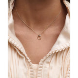 Pd Paola Collana Iniziale lettera G indossata, ciondolo oro con zircone su catena delicata CO01-B80-U