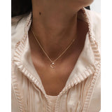 Pd Paola Collana Iniziale lettera G vista indossata su décolleté, design minimalista elegante CO01-B80-U