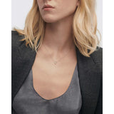 Pd Paola Collana La Perla indossata su décolleté, perla d'acqua dolce e catena argento elegante CO02-A61-U