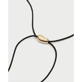 Pd Paola Collana Rodeo dettaglio ciondolo dorato con incisione logo PDPAOLA su cordino intrecciato nero CO01-A40-U
