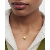 Pd Paola Collana Wave indossata, ciondolo dorato con zircone su catena sottile in argento placcato oro