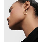 Pd Paola Orecchini Air indossati, orecchino a goccia dorato vista profilo su modella AR01-F50-U