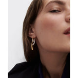 Pd Paola Orecchini Twist indossati vista frontale, design nodo contemporaneo con zirconi brillanti AR01-D32-U