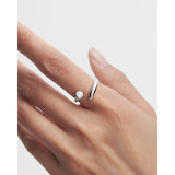 Pdpaola Anello Caramelle Silver vista indossata dettaglio zircone cubico incastonato in argento rodiato AN02-D69-08