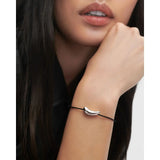 Pdpaola Bracciale Orbit Silver Cord indossato al polso, elemento centrale in argento rodiato su cordino nero PU02-937-U